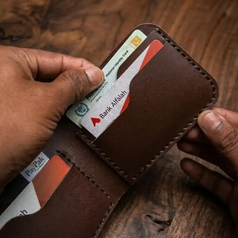 Minimalist Slim Bifold Leather Wallet (Brown Color)