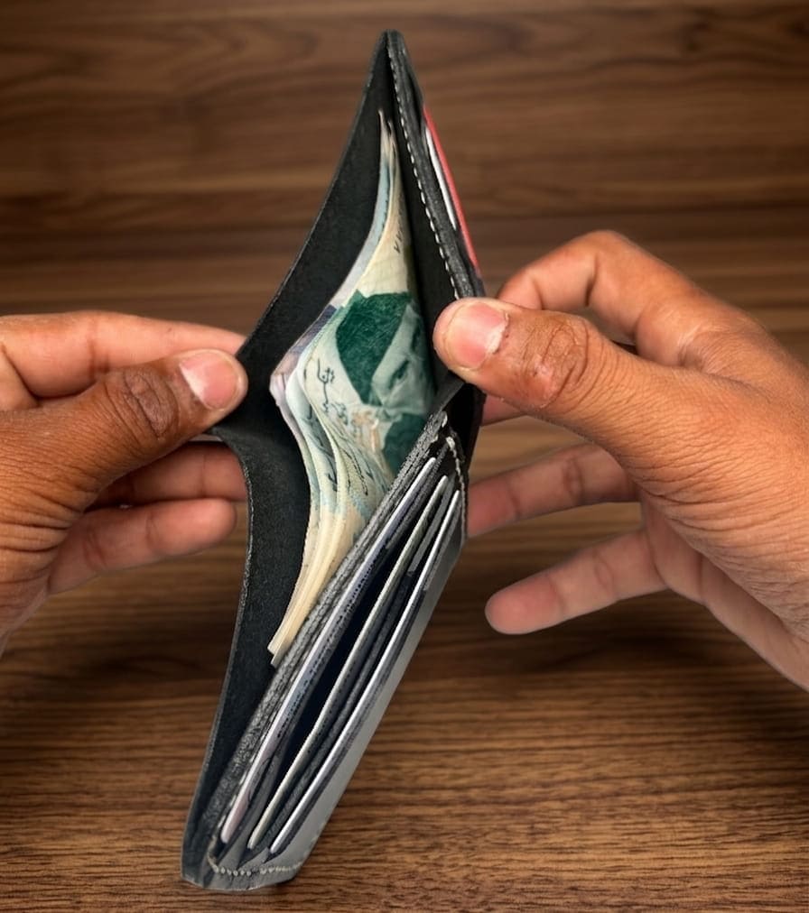 No.102 Bifold Leather Wallet (Shiny Black)